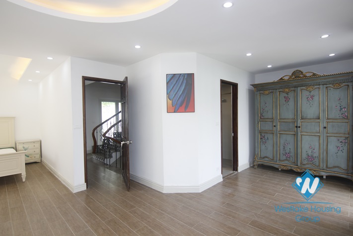 A beautiful and luxury villa for rent in Vinhome Riverside - Long Bien